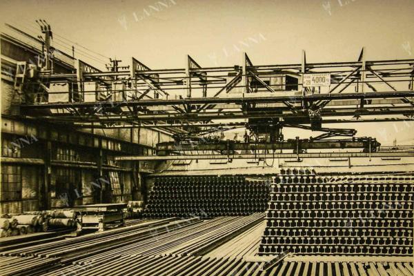 Nejdůležitějším produktem společnosti byla výroba železničních kolejnic. Archiv OMK.